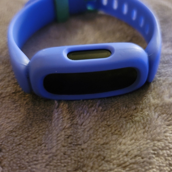 Fitbit Ace 3 Activity-Tracker for Kids 6+, Blue Astro Green, One Size - Picture 4 of 6